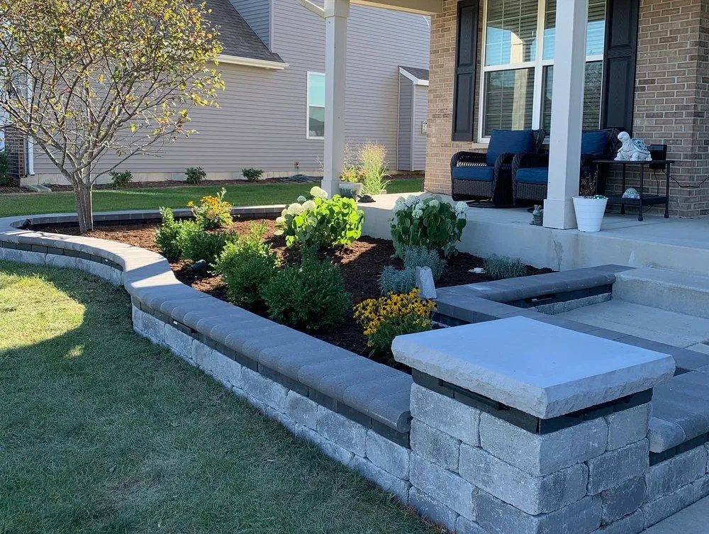 Local yard cleanup service for homes in Oak Lawn, IL by Camargo Landscaping