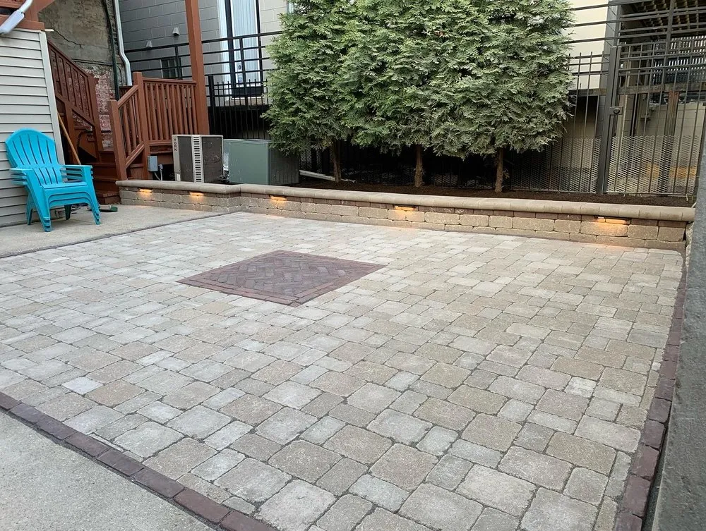 Top-rated landscaping services in Oak Lawn, IL by Camargo Landscaping