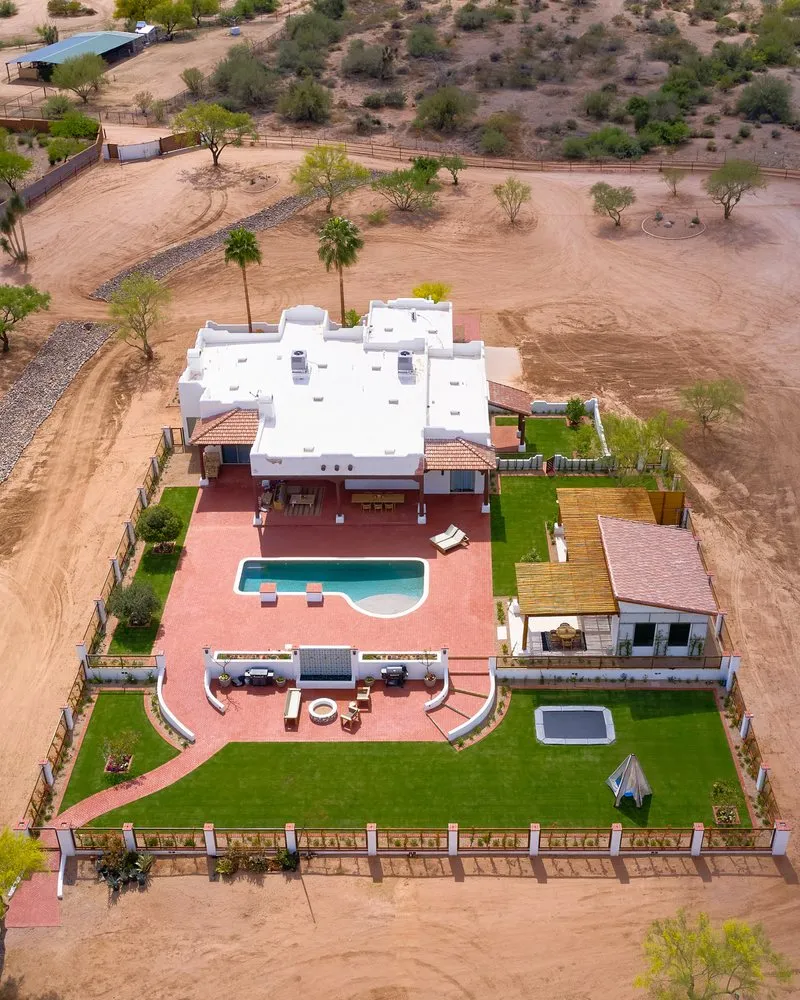 Local yard maintenance in Scottsdale, AZ by Camelback Hardscapes