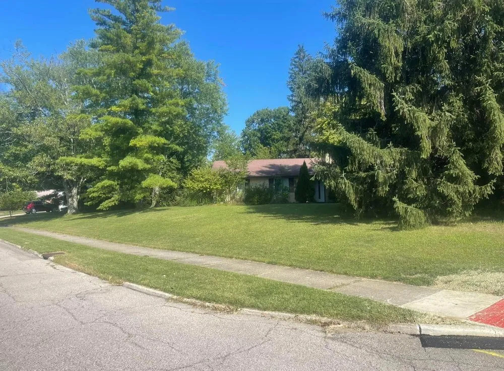 Top-rated yard cleanup service in Dayton, OH by Cameron’s Lawnscaping Service