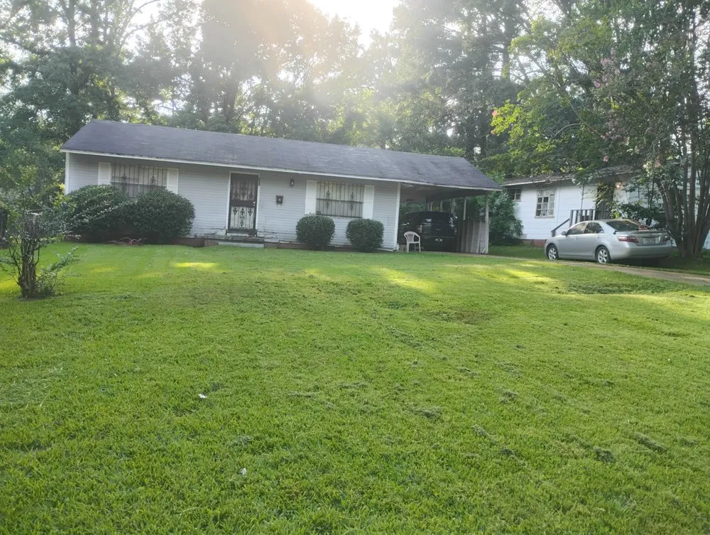 Professional yard maintenance for beautiful yards across Jackson, MS - Campbell's Landscaping And HVAC