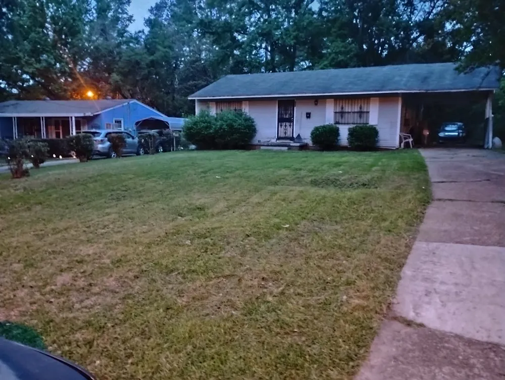 Expert yard cleanup service in Jackson, MS by Campbell's Landscaping And HVAC