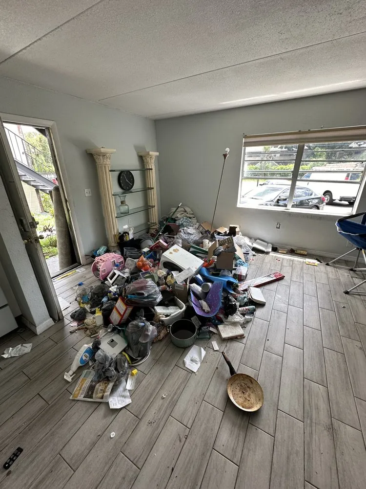 Trusted yard cleanup service for homes in Bradenton, FL by Cams Handyman Service