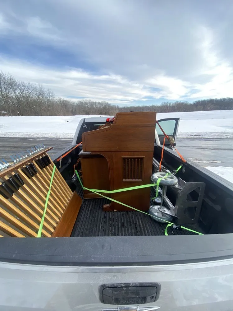 Local lawn care service experts serving Lee's Summit, MO - Cam’s Lawn N’ Haul