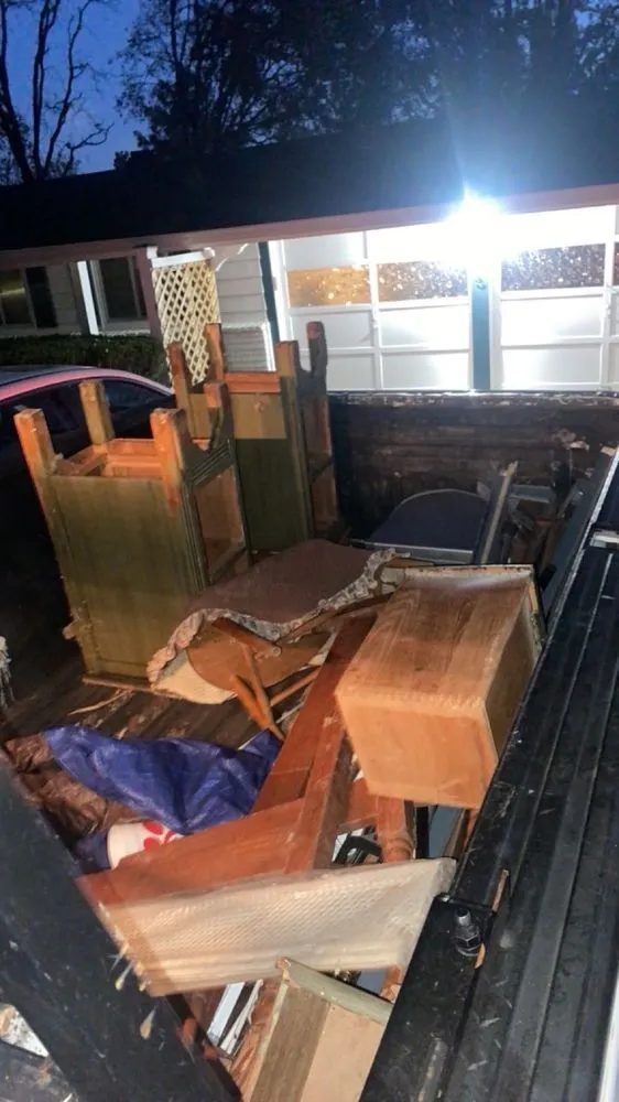 Expert garden landscaping in Lee's Summit, MO by Cam’s Lawn N’ Haul