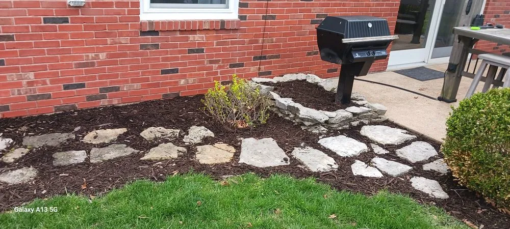 Expert outdoor landscaping experts serving St. Louis, MO - Can Do Lawncare