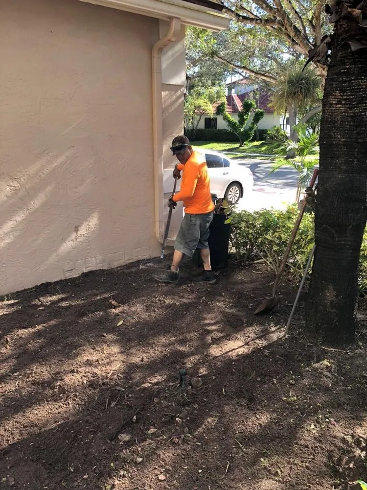 Top-rated yard maintenance in Davie, FL by Canaima Landscape