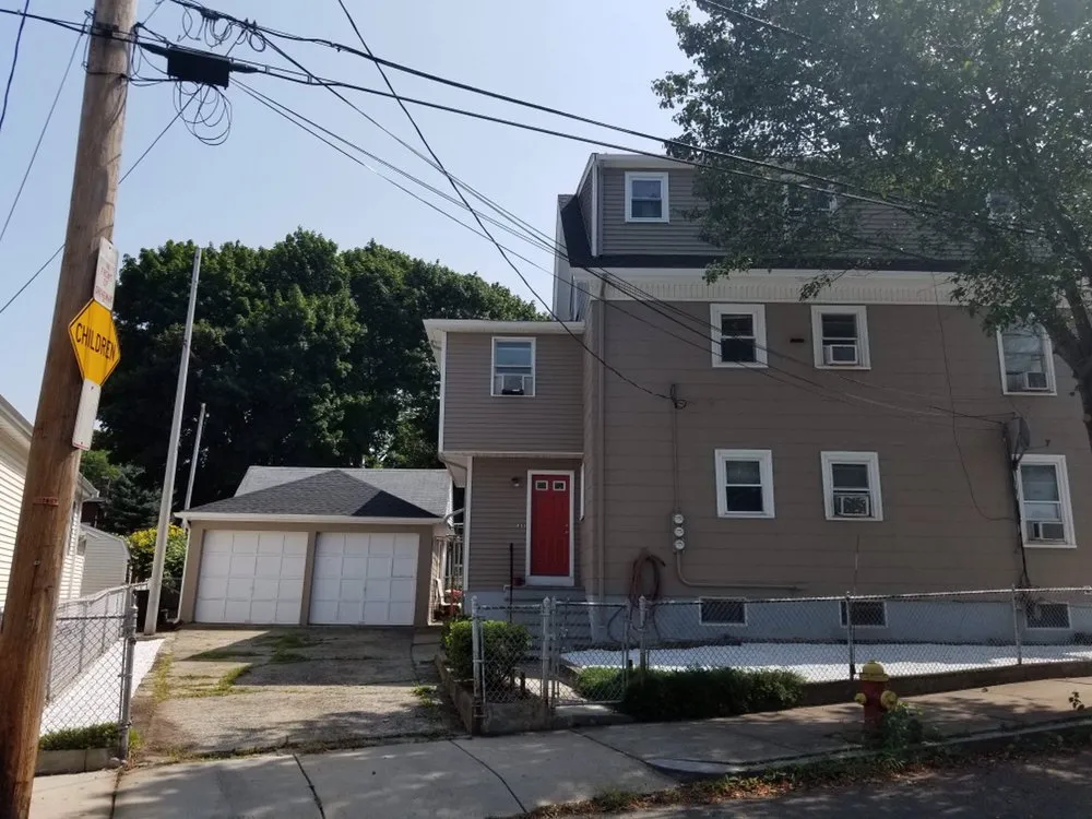 Affordable lawn care service for homes across Salem, MA - Candela's General Labor