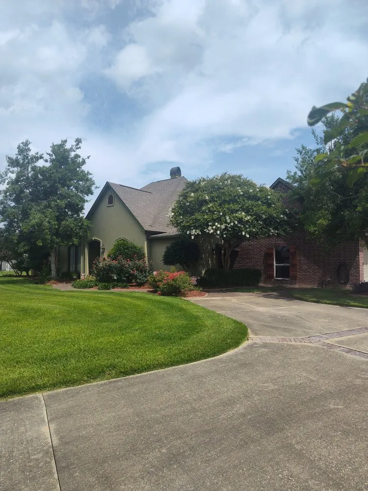 Reliable lawn care service in Prairieville, LA by Cangelosi Lawns