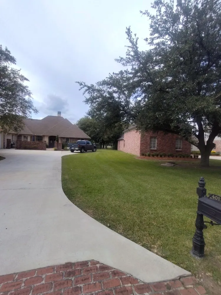 Trusted garden landscaping near you in Prairieville, LA by Cangelosi Lawns