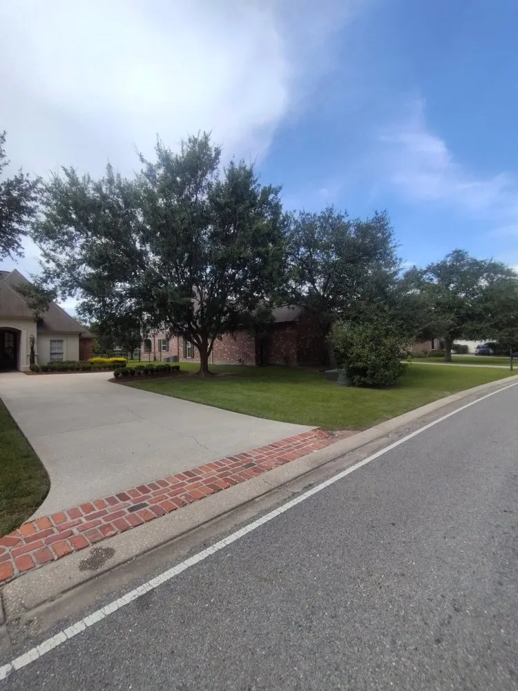 Expert garden landscaping in Prairieville, LA - Cangelosi Lawns