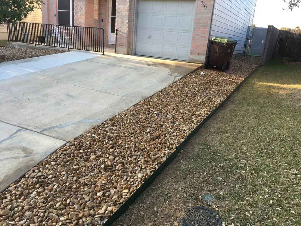 Local lawn mowing service experts serving La Vernia, TX - Cannon Cultivation