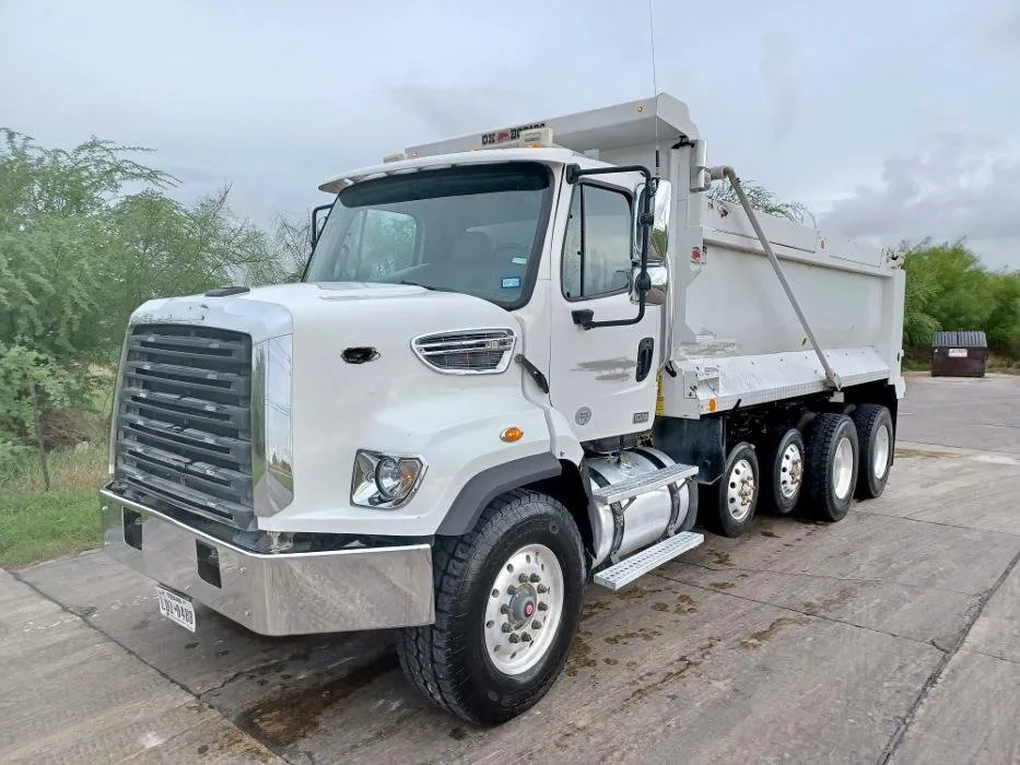 Reliable lawn mowing service experts serving La Vernia, TX - Cannon Cultivation