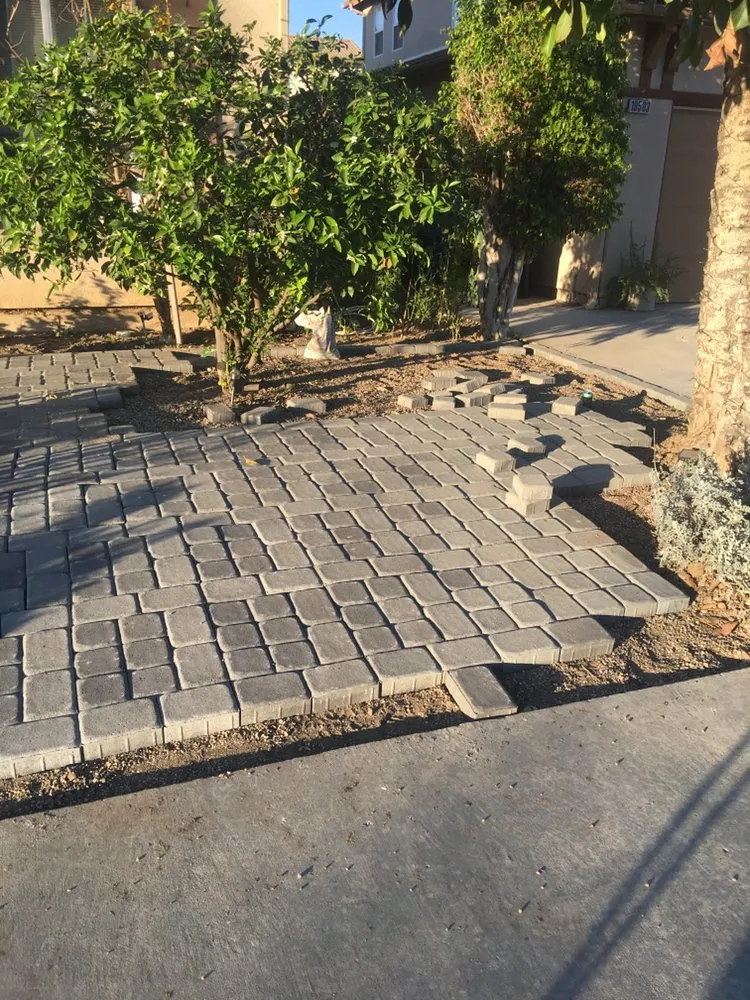 Affordable lawn care service experts serving Santa Clarita, CA - Canos Landscape