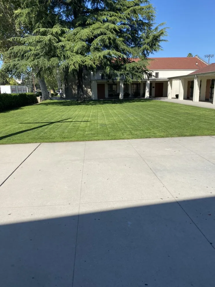 Affordable yard maintenance for homes across Santa Clarita, CA - Canos Landscape