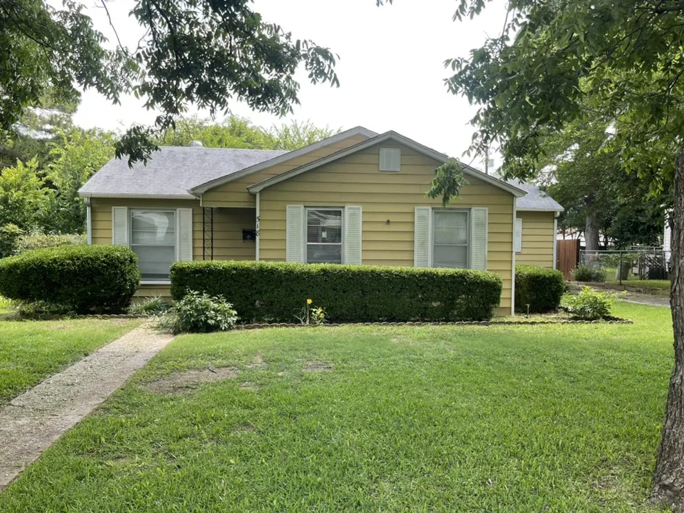 Custom garden landscaping in Denison, TX by Canter GCS