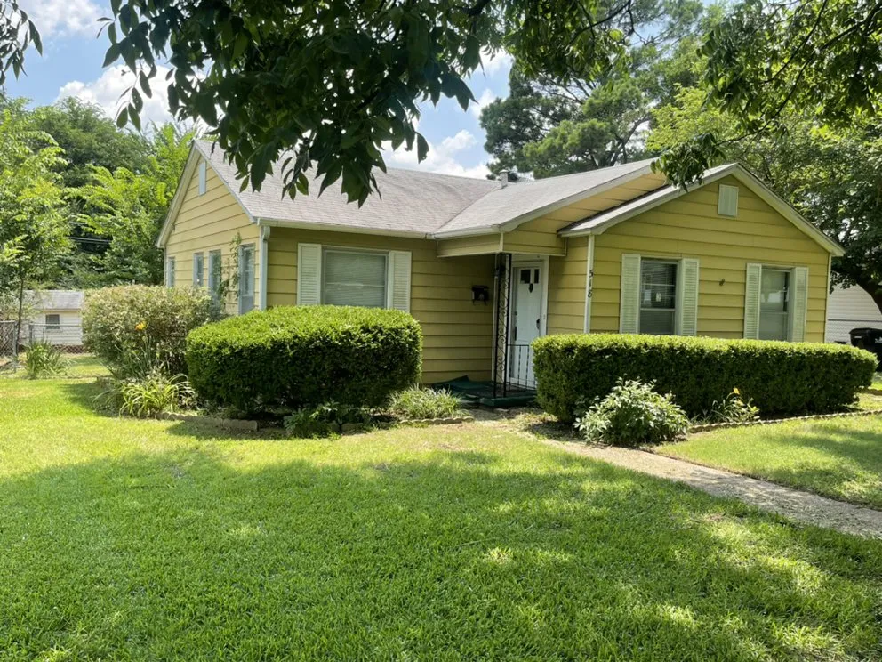 Local lawn mowing service in Denison, TX by Canter GCS