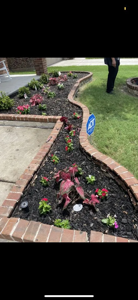 Professional lawn mowing service in Frisco, TX - Cantoran Landscaping