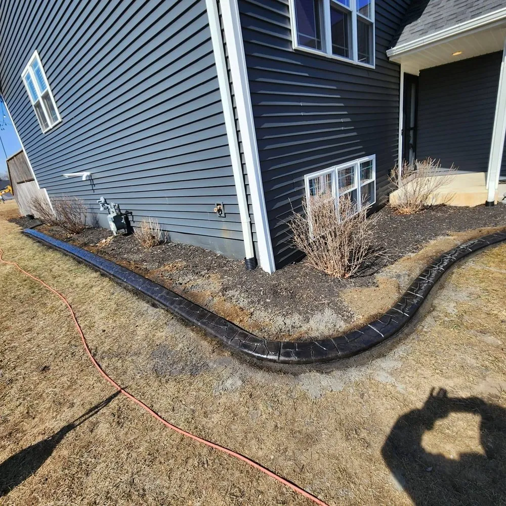 Local yard cleanup service near you in Freeport, IL by Captain Curbing