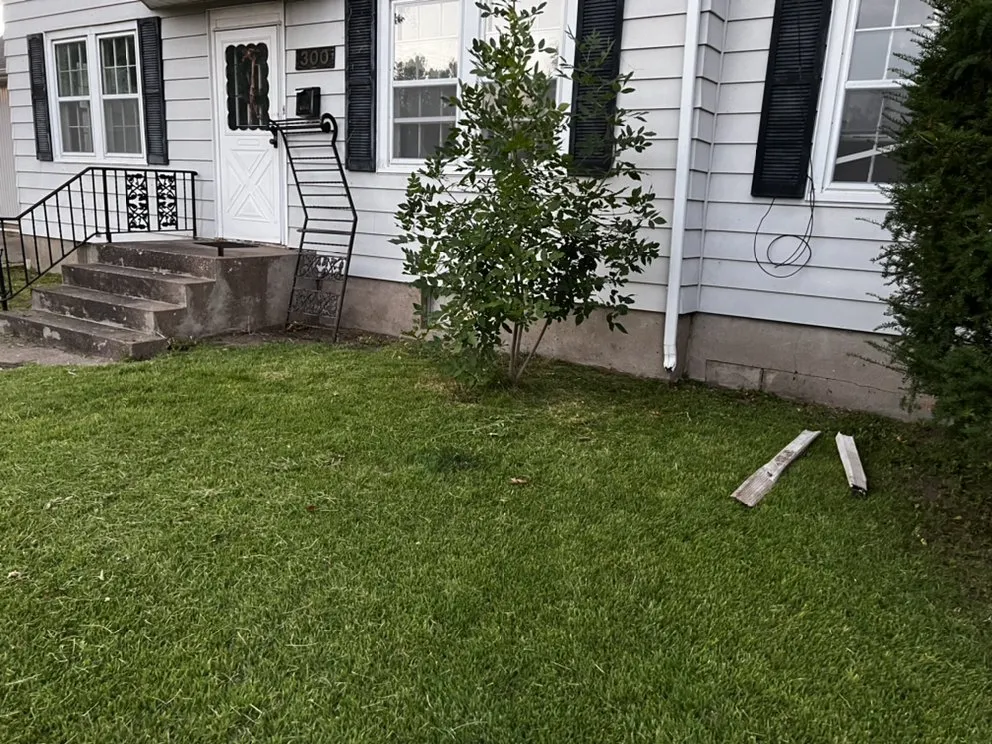 Top-rated yard maintenance for homes across Clinton, IA - Captain’s Lawn Care