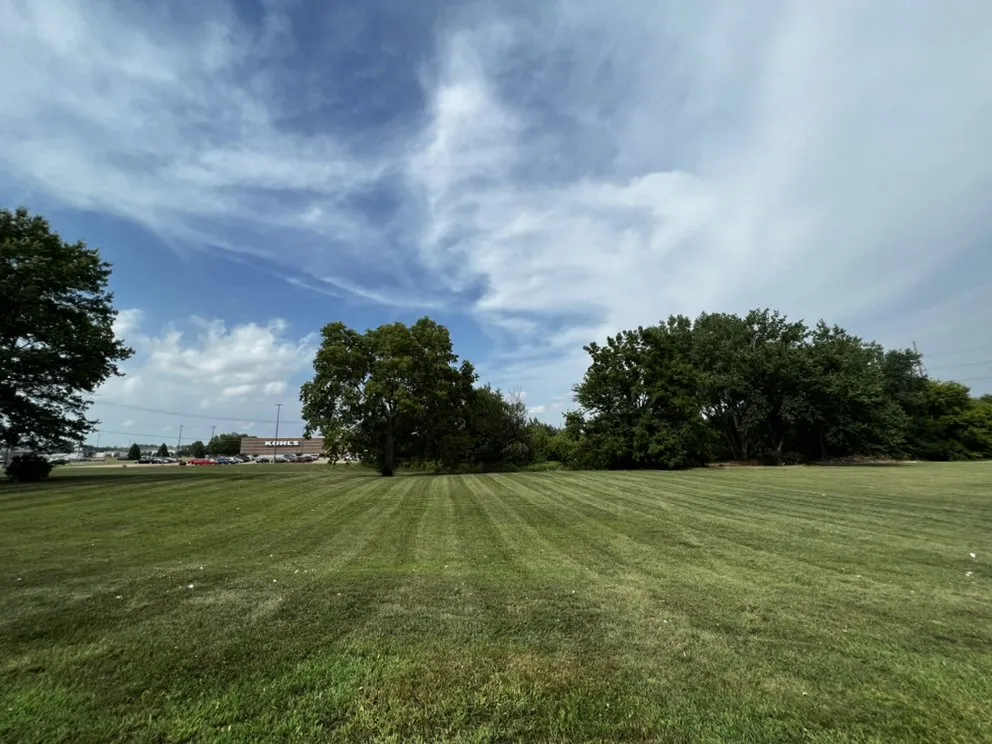 Reliable lawn care service for year-round maintenance in Clinton, IA by Captain’s Lawn Care