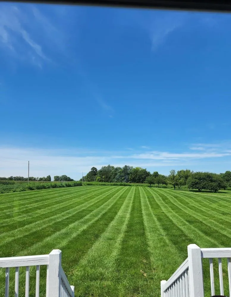 Expert lawn care service experts serving Clinton, IA - Captain’s Lawn Care