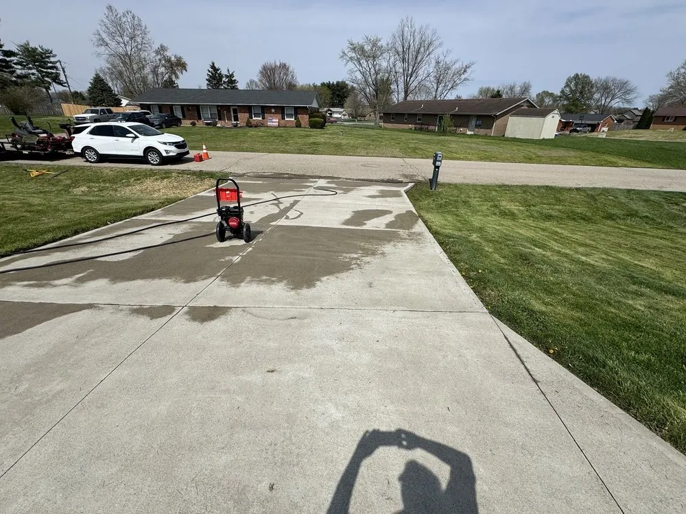 Expert lawn mowing service experts serving Franklin, OH - CAR & GAR Lawn Services