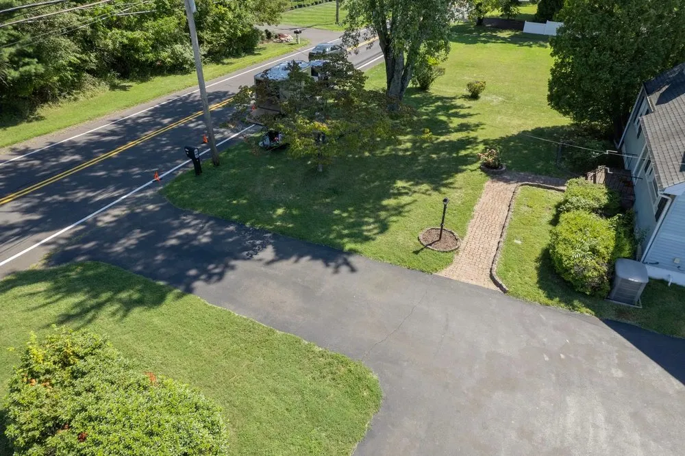 Top-rated yard maintenance in Yardley, PA by Carbon Cut