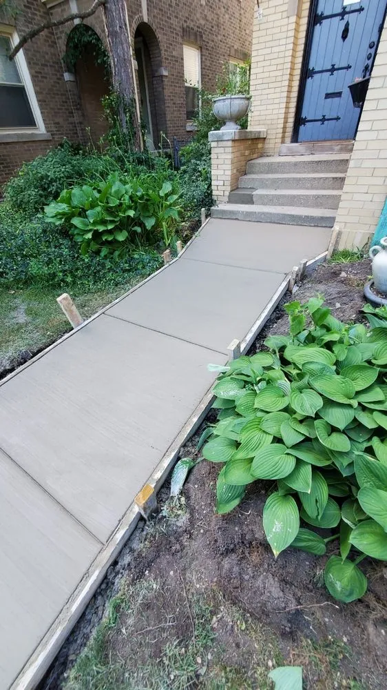 Expert yard cleanup service in Evanston, IL - Cardenas Landscaping
