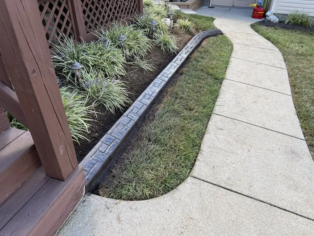 Professional garden landscaping in Taylorsville, KY by Cardinal Curbing