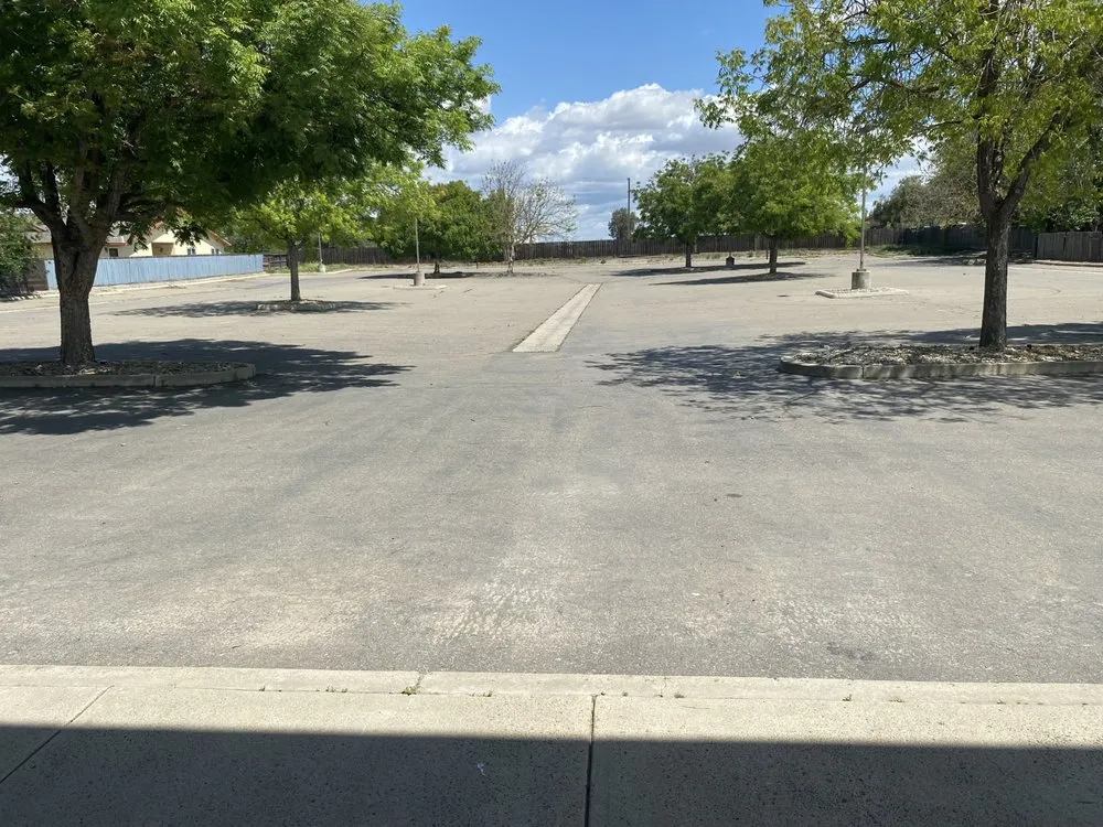 Custom garden landscaping for homes in Delhi, CA by Cardo's Mowing