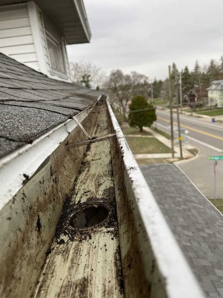 Custom lawn care service for residential properties across Grand Rapids, MI - Cardoza Lawn Care