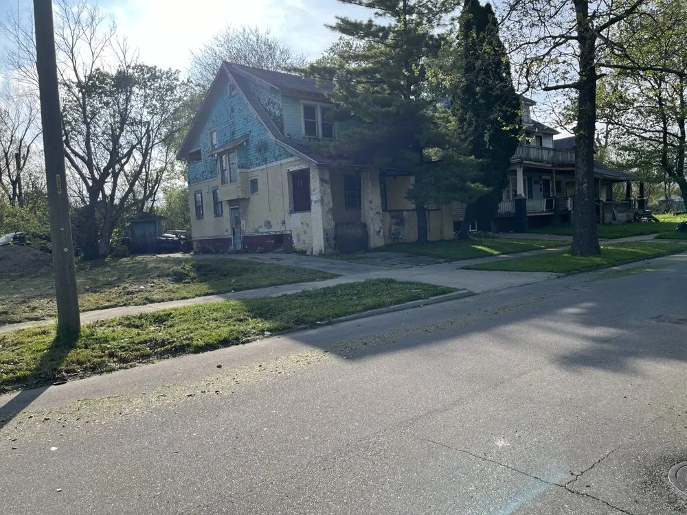 Local outdoor landscaping experts serving Wayne, MI - Care For Lawn