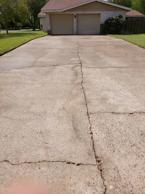 care plus pressure washing and landscaping Logo