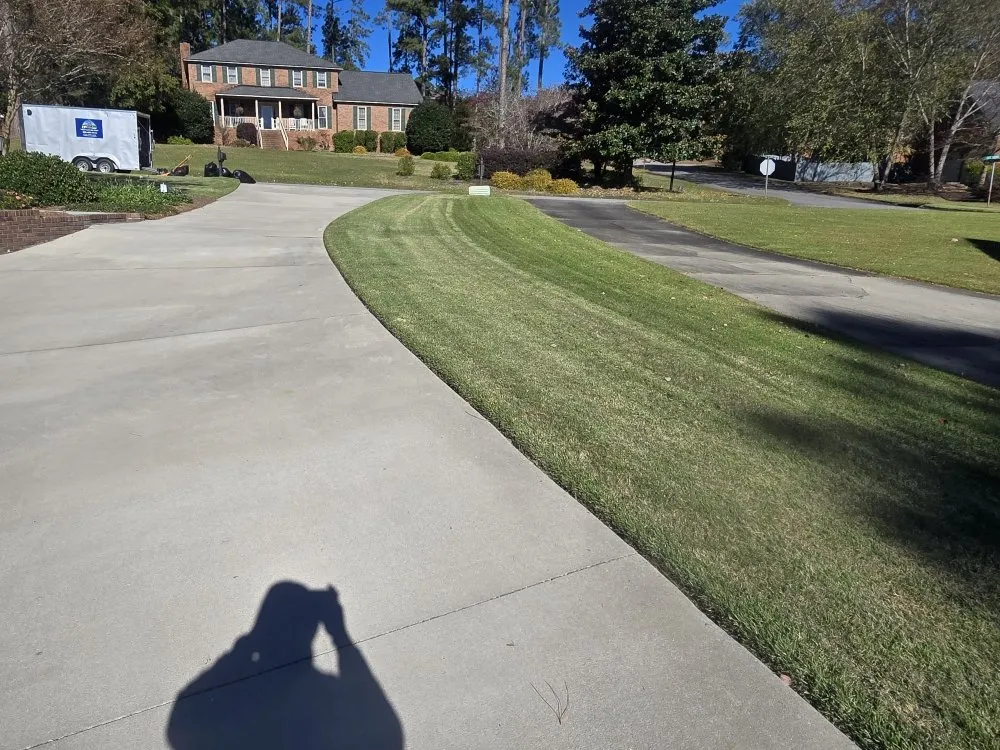 Professional lawn care service experts serving Elgin, SC - Carl Pringle Lawn Care