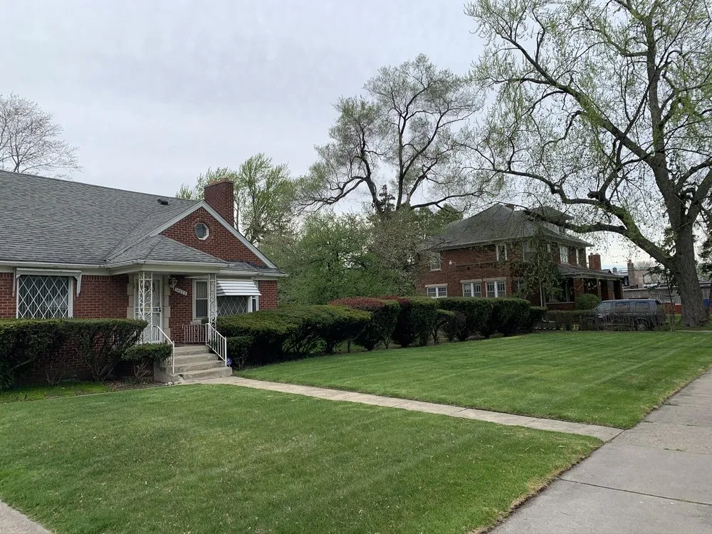 Expert garden landscaping for residential properties in Detroit, MI by Carlisle Family Landscaping