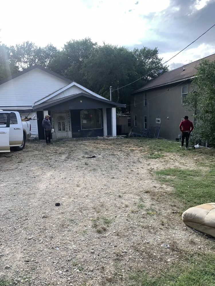 Reliable lawn mowing service in Austin, TX - Carlos Cholon tree service landscaping