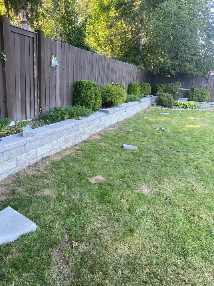 Professional garden landscaping experts serving Bremerton, WA - Carlos Landascaping
