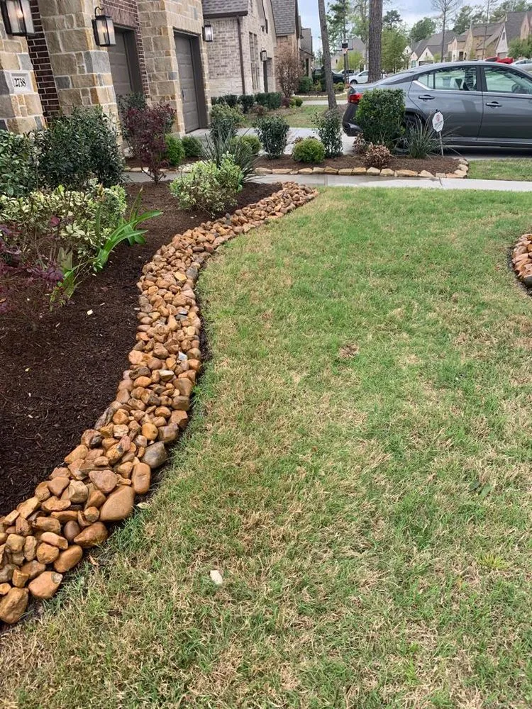 Custom garden landscaping in Houston, TX - Carlos landscaping