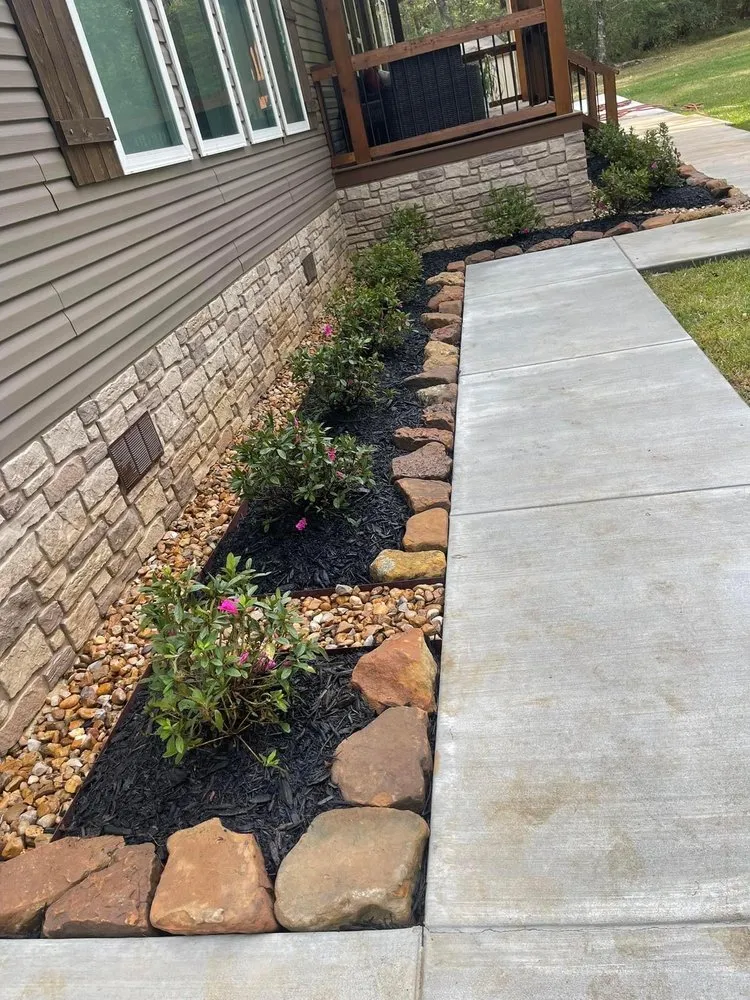 Custom lawn mowing service experts serving Jasper, TX - Carlos Landscaping