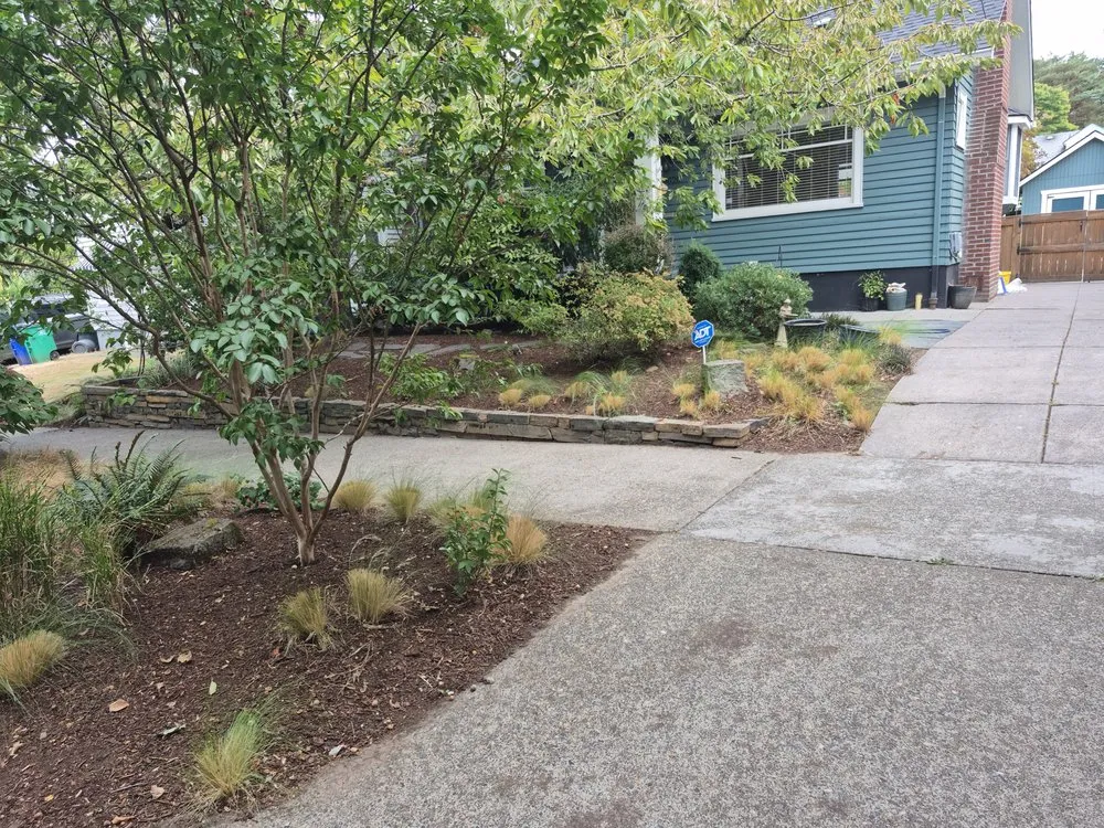 Professional garden landscaping in Portland, OR by Carlos Landscaping