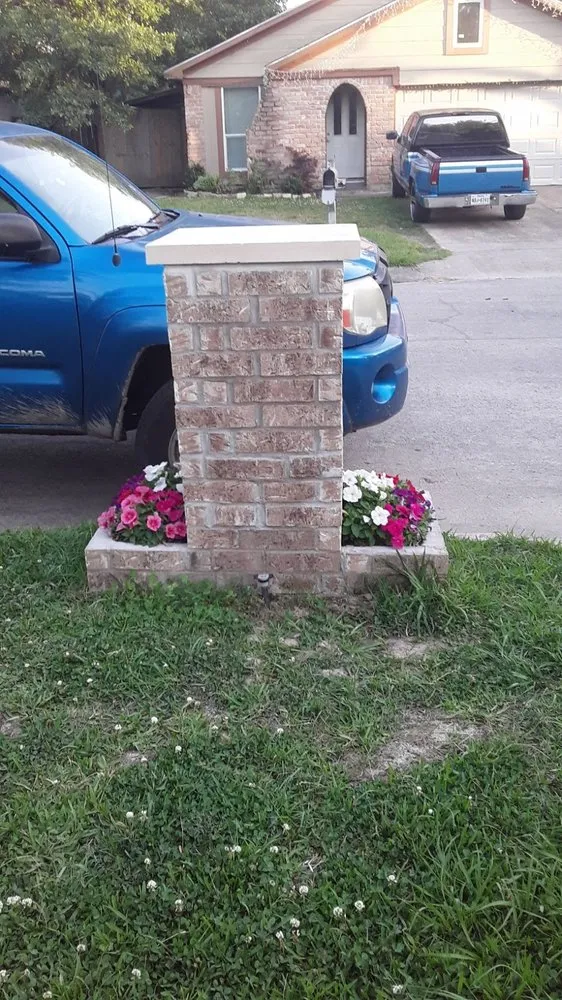 Professional lawn care service experts serving Houston, TX - Carlos Landscaping Service