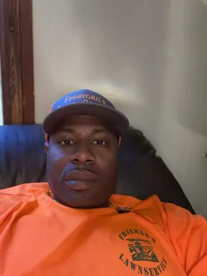 Carlos Lawncare Logo