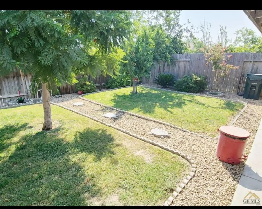 Reliable outdoor landscaping in Bakersfield, CA - Carlos Yard Servíce
