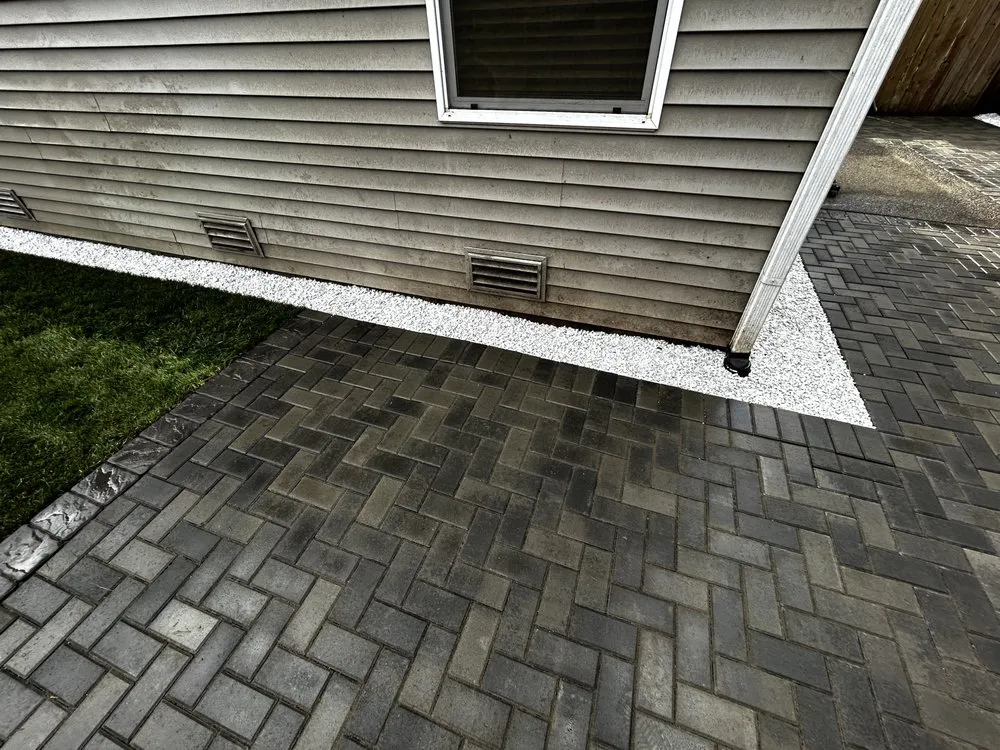 Affordable lawn mowing service for homes in Everett, WA by Carmelo Landscape