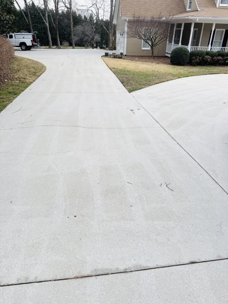 Affordable yard maintenance in Snellville, GA - Carnes Landscaping