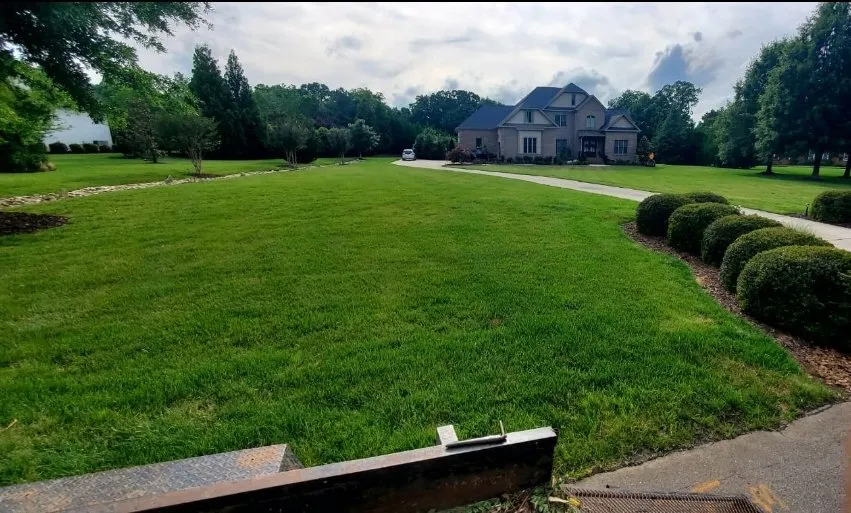 Local landscaping services in Charlotte, NC - Carolina Family Yard Pros