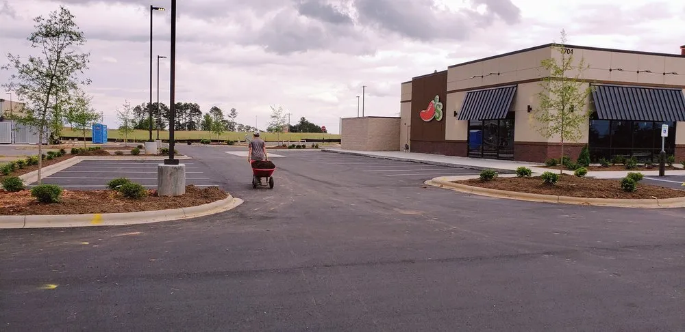 Affordable yard maintenance experts serving Charlotte, NC - Carolina-Metro Landscape