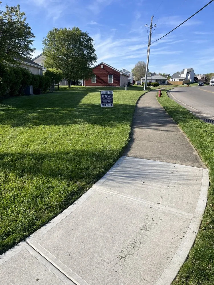 Affordable lawn mowing service in Hamilton, OH - Carpenter Bee’s Lawn Care