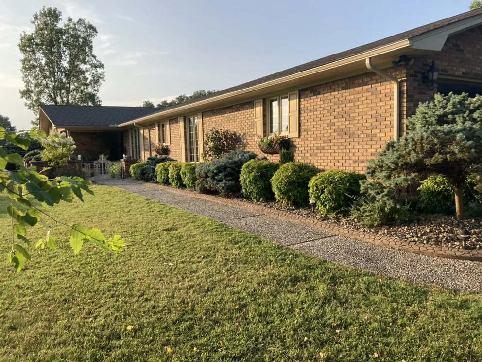 Custom lawn care service for homes in Corbin, KY by Carpenters Landscaping